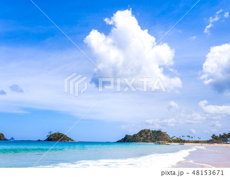砂浜 ビーチ 空 48153671