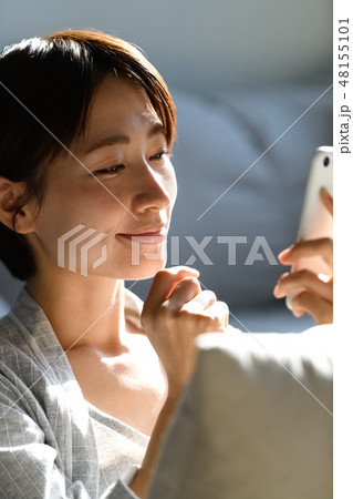 女性 ライフスタイル スマホ 女性 ライフスタイル スマホ 48155101