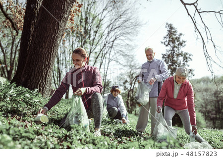 Big uneven-age family thinking about pollution problem Big uneven-age family thinking about pollution problem 48157823