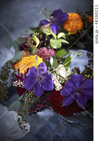 フラワーアレンジメント 48160211
