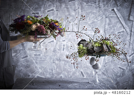 フラワーアレンジメント 48160212