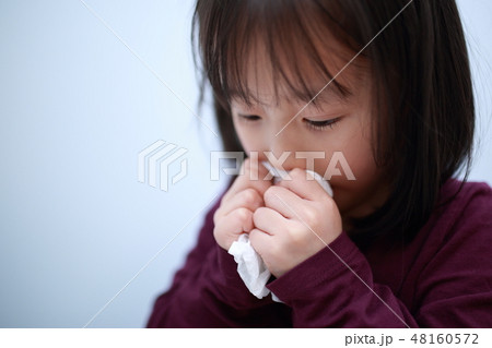 体調不良 (病気 病人 女性 風邪 インフルエンザ 発熱 花粉症 pm2.5 食中毒 黄砂 寒気) 体調不良 (病気 病人 女性 風邪 インフルエンザ 発熱 花粉症 pm2.5 食中毒 黄砂 寒気) 48160572