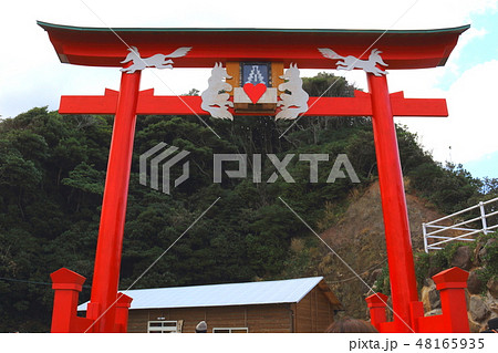 日本一?高い所にある賽銭箱(元乃隅神社の鳥居) 日本一?高い所にある賽銭箱(元乃隅神社の鳥居) 48165935