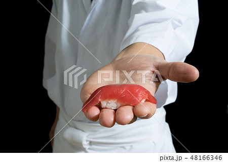 握り鮨と板前 48166346