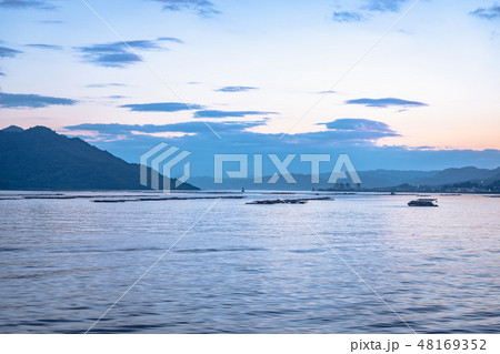瀬戸内 大野瀬戸かき海道の夕景 48169352
