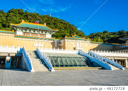 Beautiful architecture building exterior of landmark of taipei national palace museum in taiwan 48172728