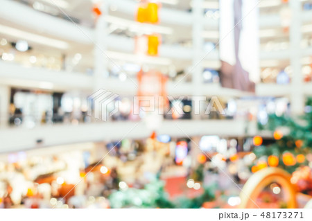 Abstract blur and defocused shopping mall of department store Abstract blur and defocused shopping mall of department store 48173271