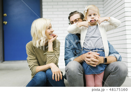 Girl making a face with her parents 48175160