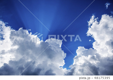 Sunshine and clouds in sky 48175395