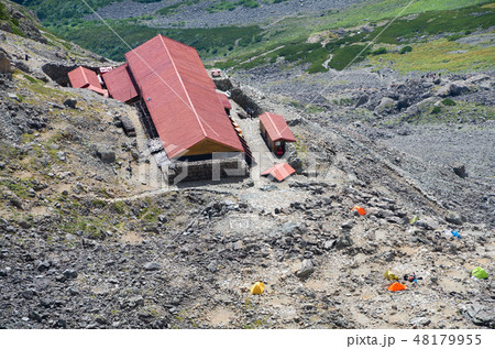 槍ヶ岳　殺生ヒュッテとテント場　無雪期 48179955
