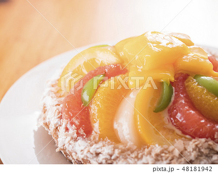 フルーツタルトケーキ 48181942