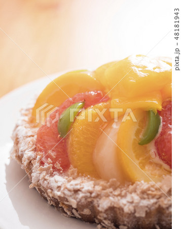 フルーツタルトケーキ 48181943