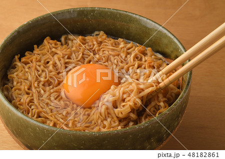 インスタントラーメン インスタントラーメン 48182861