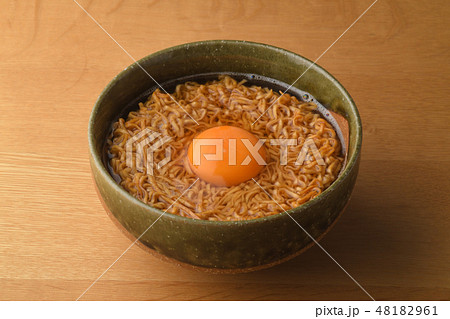 インスタントラーメン インスタントラーメン 48182961