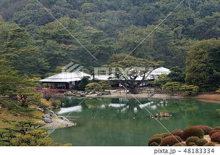 冬の栗林公園、南湖畔、薄雪の掬月亭 冬の栗林公園、南湖畔、薄雪の掬月亭 48183334