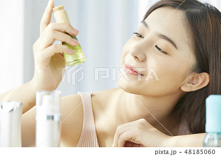 女性　ビューティー 48185060