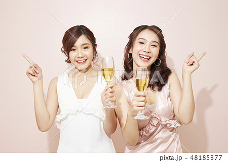女性　パーティー 48185377