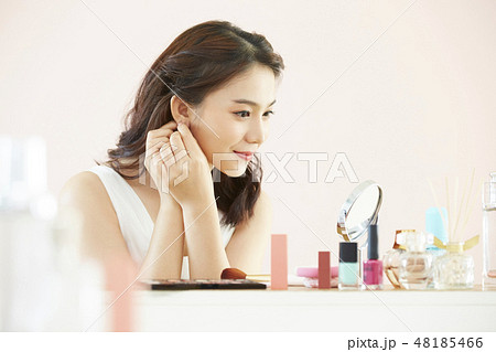 女性　ビューティー 48185466