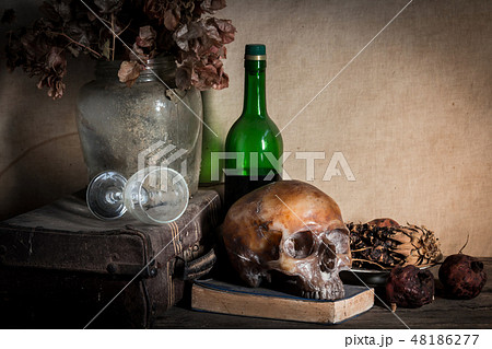 Human skull and flower vase old treasure on wooden 48186277