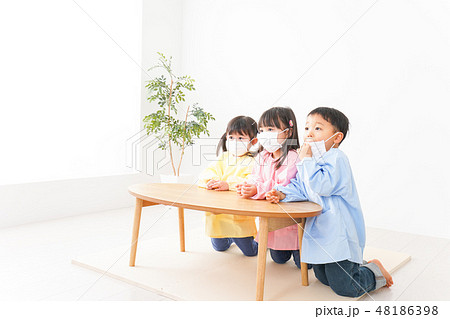 幼稚園・保育所・こども園で楽しく過ごす可愛い子供たち 48186398