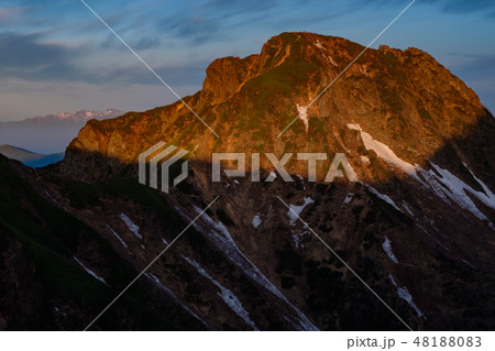 八ヶ岳 (朝日に照らされる阿弥陀岳) 八ヶ岳 (朝日に照らされる阿弥陀岳) 48188083