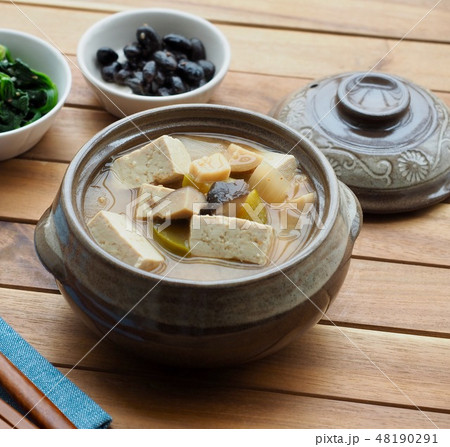 味噌チゲ スープ 豆腐 48190291