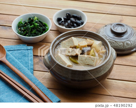 味噌チゲ スープ 豆腐 48190292