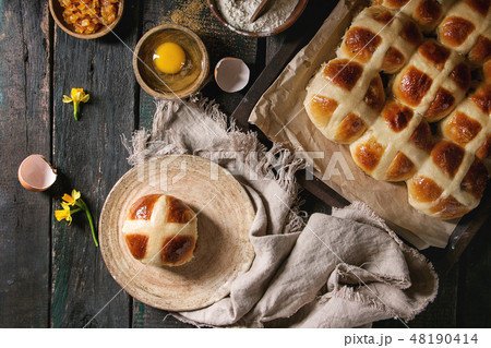 Easter hot cross buns Easter hot cross buns 48190414