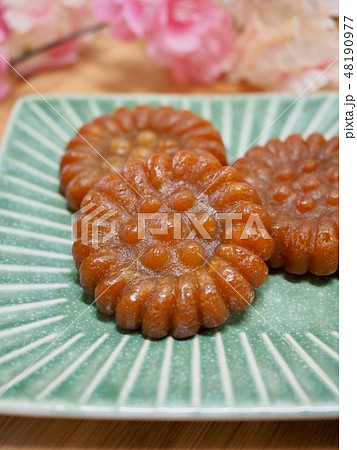 薬と 薬菓 桜 48190977