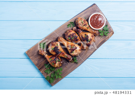Grilled chicken legs with tomato sauce 48194331