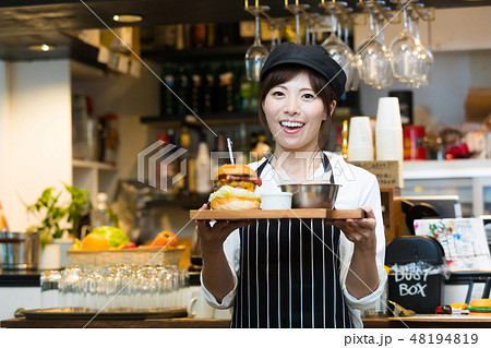 カフェ カフェバー 居酒屋 パブ パブバー 若い女性 カフェ カフェバー 居酒屋 パブ パブバー 若い女性 48194819