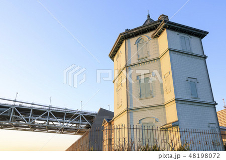 兵庫県・孫文記念館(移情閣)と明石海峡大橋 兵庫県・孫文記念館(移情閣)と明石海峡大橋 48198072