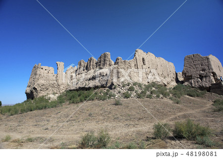 fortress Kyzyl-kala in Kyzylkum Desert, Uzbekistan 48198081