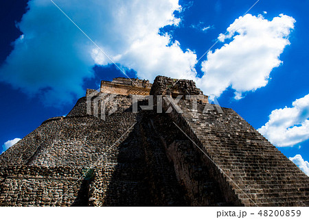 マヤ　ウシュマル遺跡 48200859