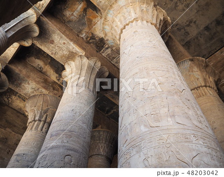 エドフ神殿の円柱 48203042