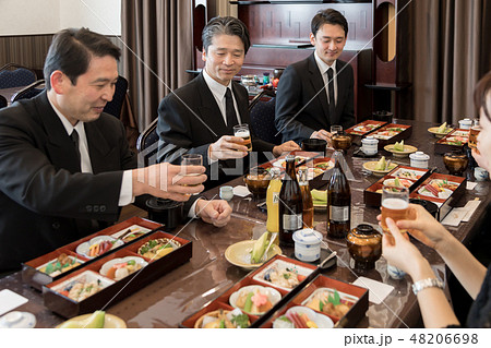 葬式　食事　精進落とし 48206698