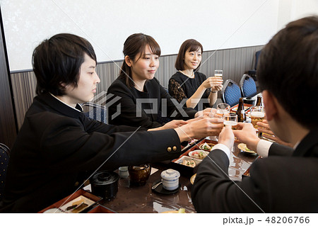 葬式　食事　精進落とし 48206766