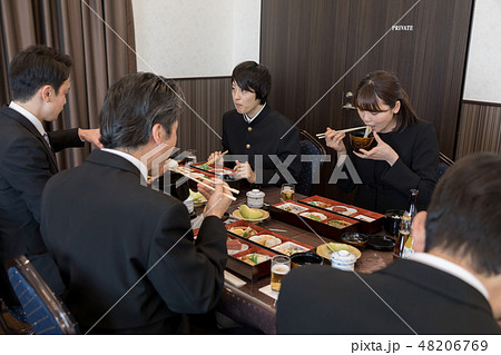 葬式 食事 精進落とし 葬式 食事 精進落とし 48206769