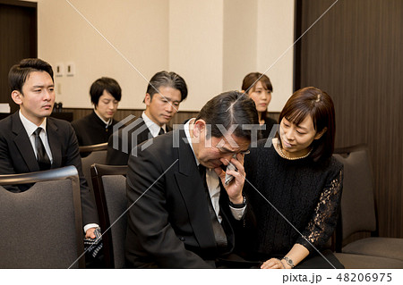 葬式 参列 一般席側 左側 の写真素材