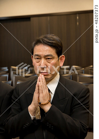 葬式 参列 拝む 合掌 葬式 参列 拝む 合掌 48207373