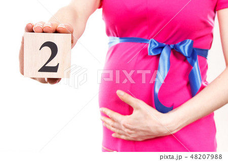 Hand of woman showing number of two 48207988