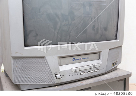 ほこりまみれのテレビデオ 48208230