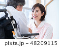 介護イメージ　シニア女性と介護士 48209115