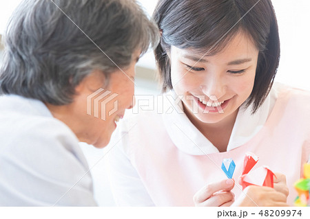 介護イメージ　折り紙 48209974