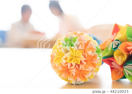 介護イメージ　折り紙 48210025