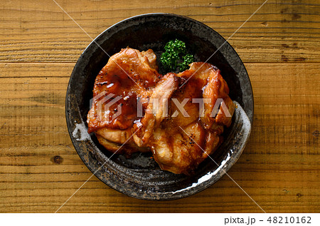 鶏の照り焼き 48210162