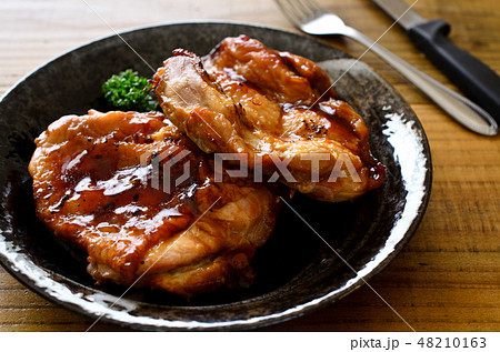 鶏の照り焼き 48210163