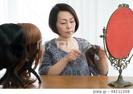 ビューティー　女性 48212308