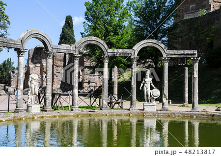 ハドリアヌスの別荘（ヴィッラ・アドリアーナ）　カノプスのほとりの神像【ティヴォリ、イタリア】 48213817
