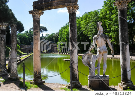 ハドリアヌスの別荘（ヴィッラ・アドリアーナ）　カノプスのほとりの神像【ティヴォリ、イタリア】 48213824
